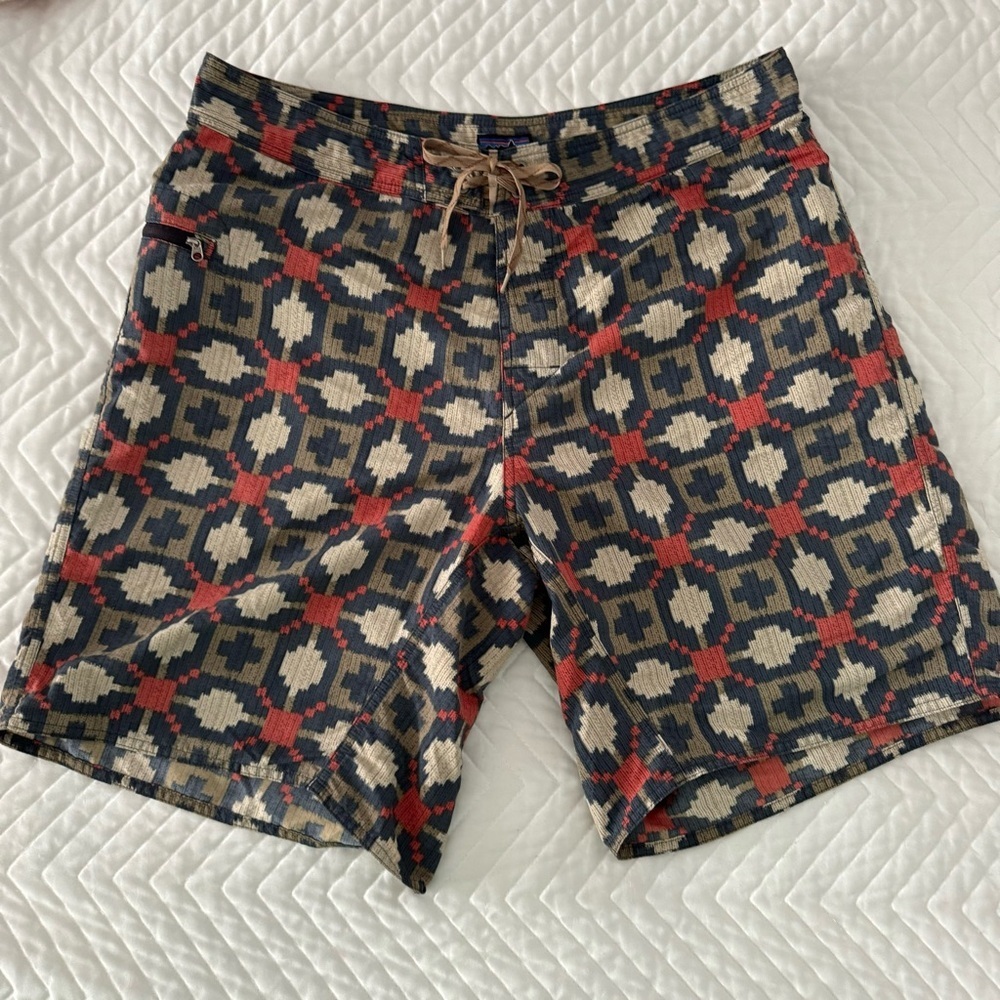 Patagonia Wavefarer Linerless Board Shorts 9.5” 38